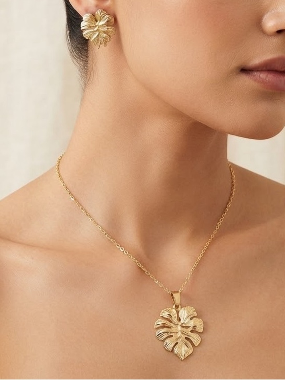 Stainless Steel leaf Women’s Necklace and Earring Set. High Quality.